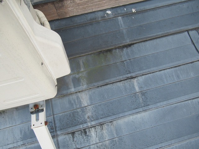 南アルプス市　屋根ガルバ汚れ