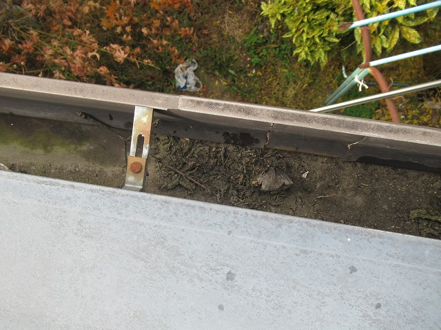 南アルプス市　樋の中