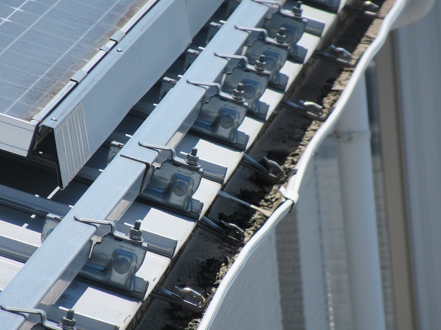 甲府市雨樋ゆがみ