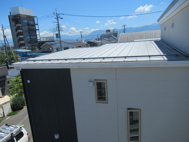 甲府市ガルバ屋根調査