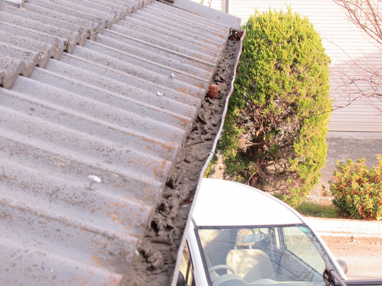 富士川町　軒樋勾配不良