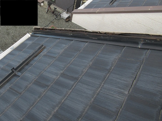 甲斐市　棟板金飛散