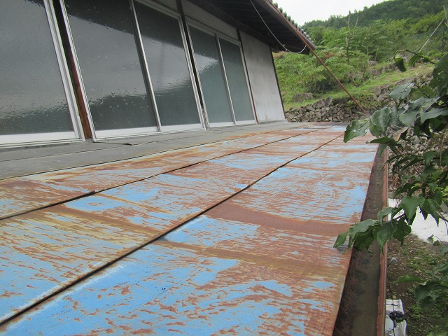 山梨市　屋根サビ発生