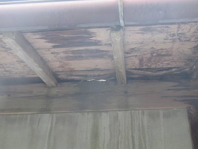 山梨市　軒天井雨漏れ