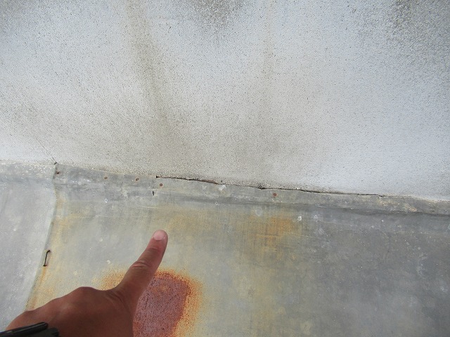 山梨市　玄関上　雨漏れ箇所