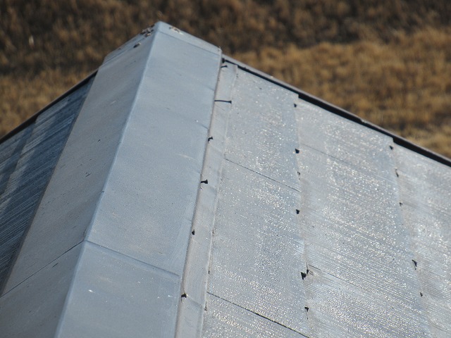 南アルプス市　棟板金の様子