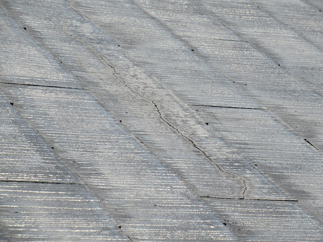 南アルプス市　スレート材割れ