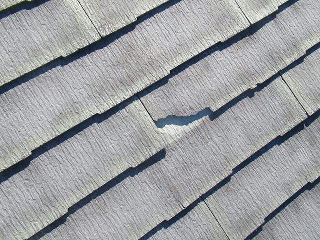 甲府市　屋根破損写真