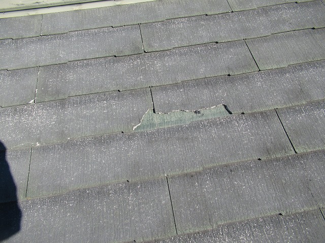 甲府市　スレート材の破損個所