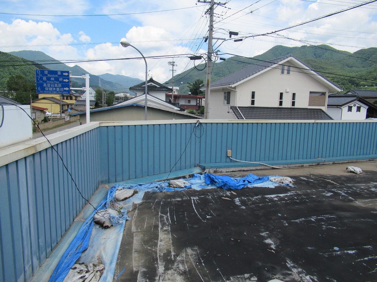 屋上ビニールシート養生あと