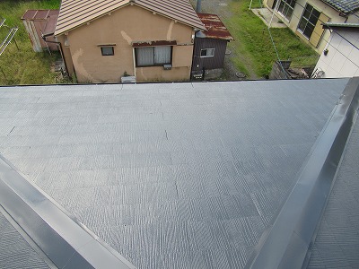 甲府市　屋根塗装　上塗り