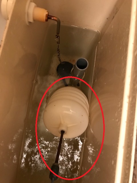 トイレタンク内