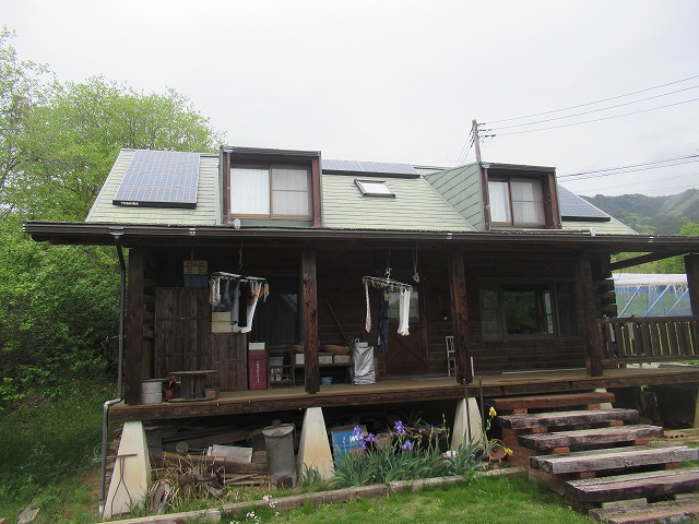 甲府市下帯那町　ログハウス