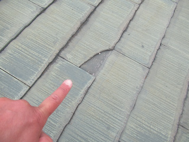 甲府市下帯那町　スレート材割れ