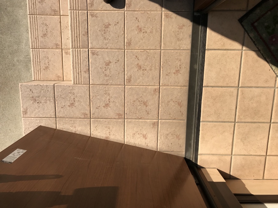 車いす　タイル内