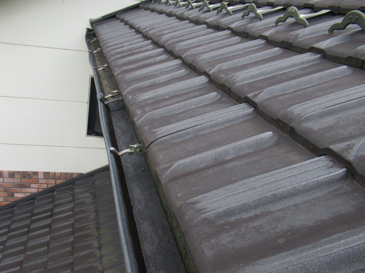 大月市　雨樋　劣化　歪み