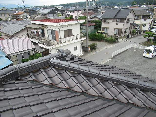 甲斐市　屋根瓦の様子