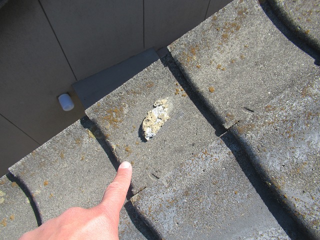 中央市　屋根漆喰落下　剥がれ