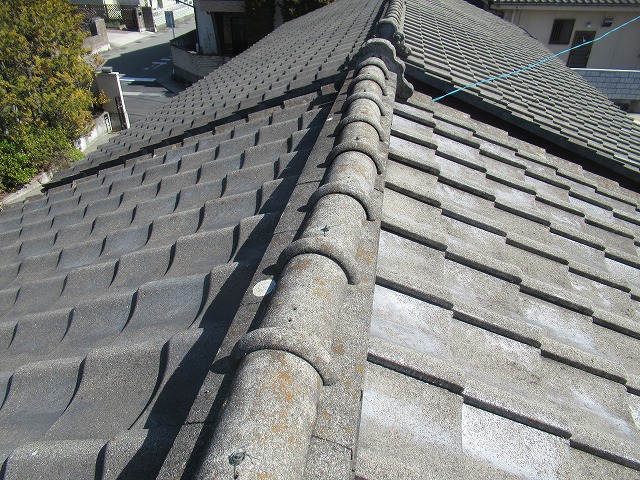 中央市　セメント瓦　棟瓦曲がり