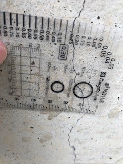 基礎クラック　幅大きい