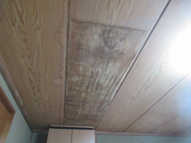 甲府市雨漏れ天井