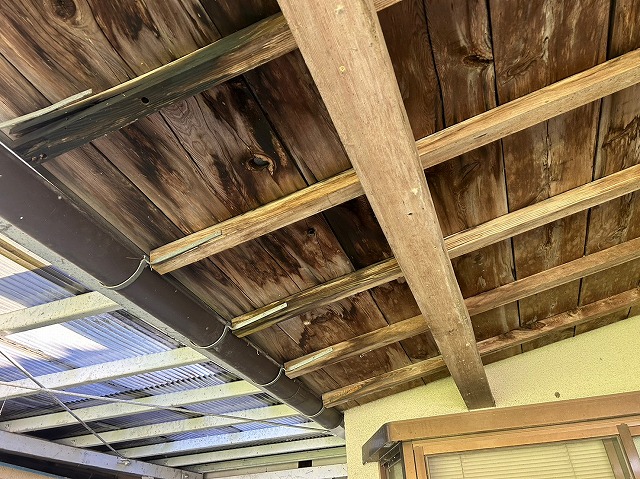 山梨市　お蔵雨漏れ