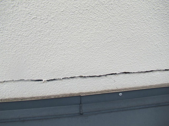 山梨市外壁ひび割れ