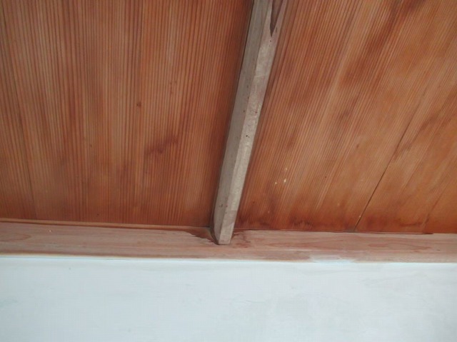 山梨市雨漏れ天井滲み