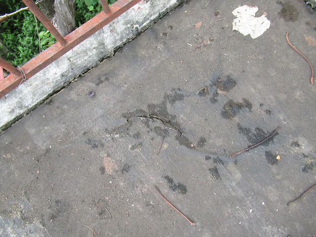 市川三郷町バルコニー亀裂要左官工事