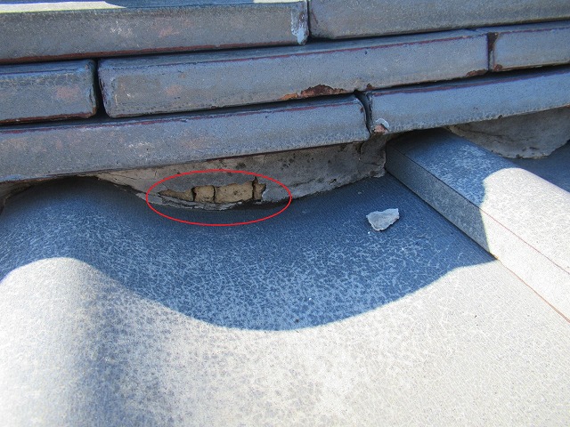 甲府市瓦屋根漆喰剝れ