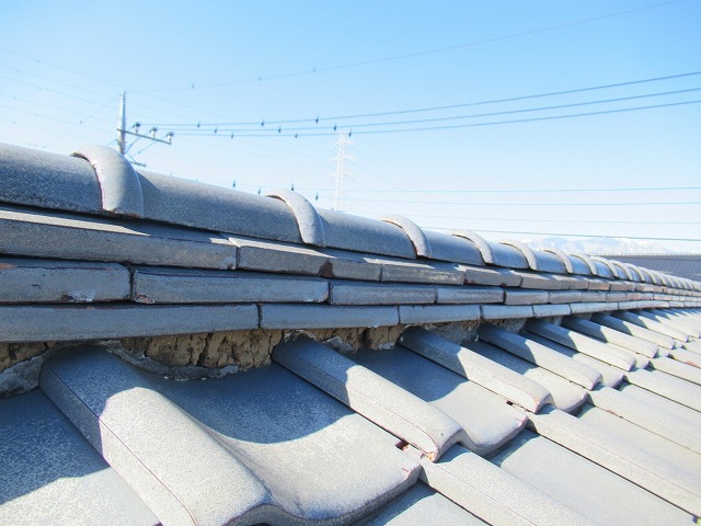 甲府市瓦屋根漆喰表面剝れ大