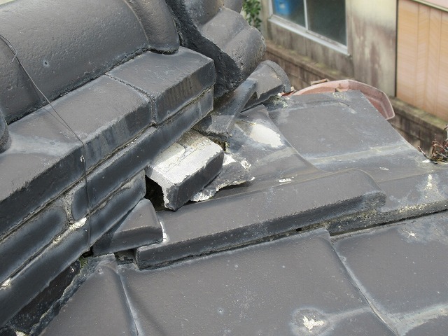 甲府市瓦屋根ズレ中