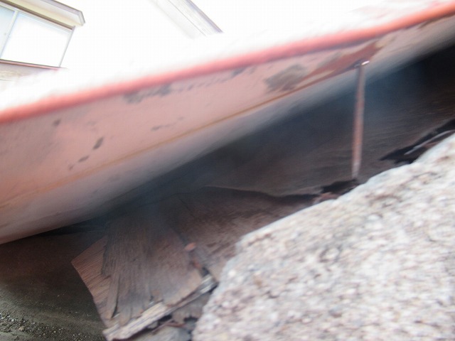 韮崎市　瓦棒屋根　破損