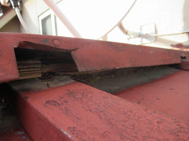 韮崎市　瓦棒屋根　破損