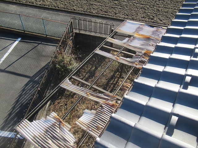 甲斐市　波板破損