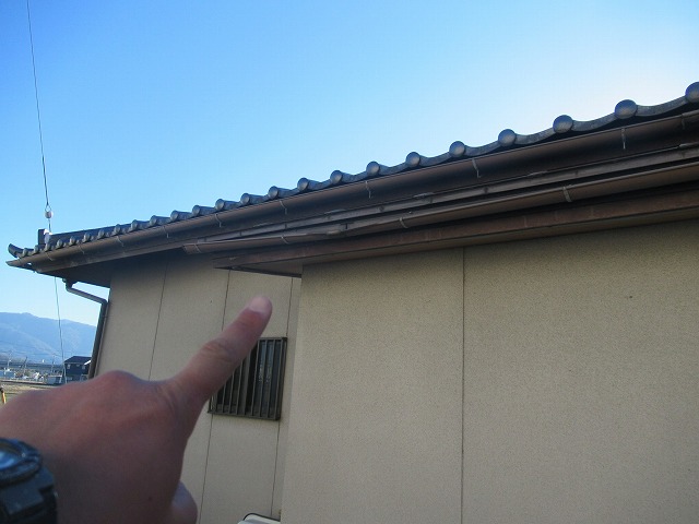 甲斐市　雨樋歪み