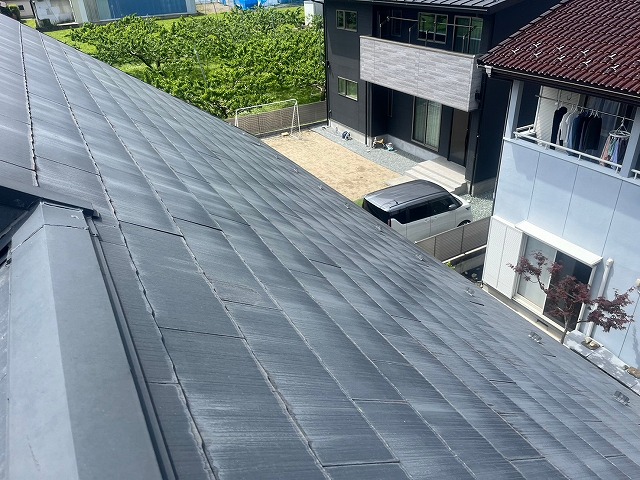 南アルプス市　スレート屋根　塗膜劣化　表面ざらざら