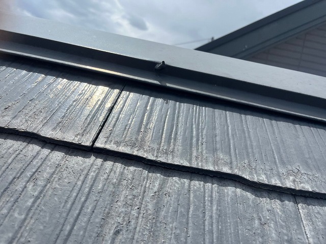 南アルプス市　スレート屋根　棟板金の釘浮き