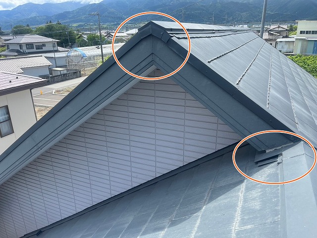 南アルプス市　スレート屋根　破風コーキング切れ　シーリング劣化