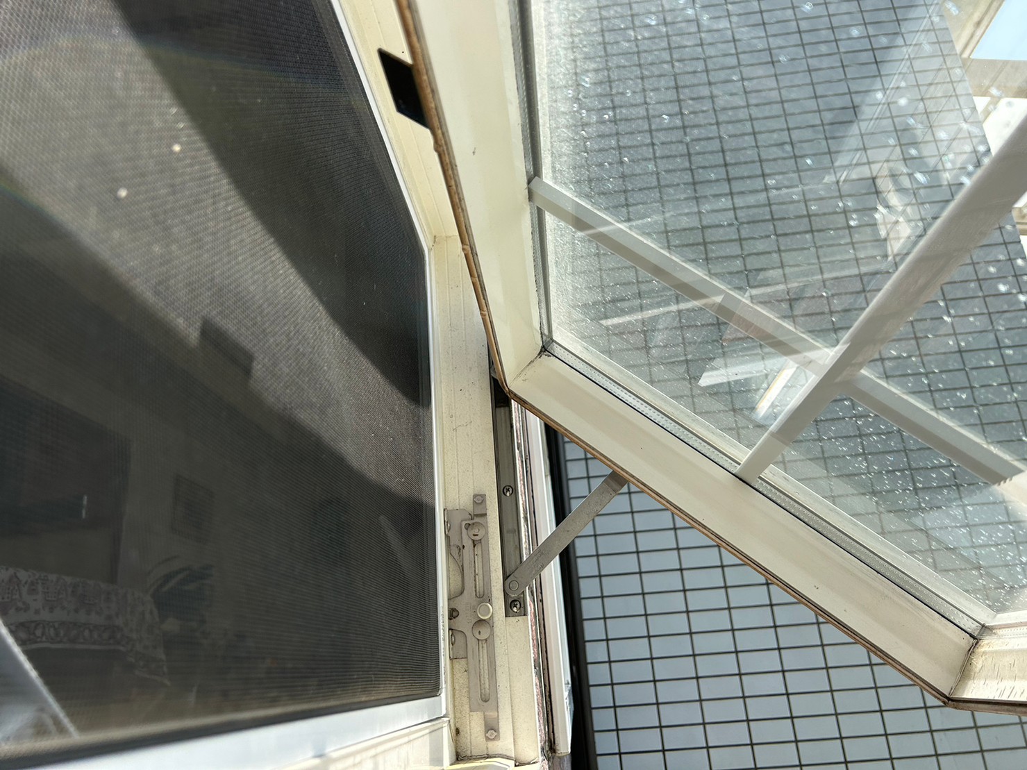 南アルプス市　サッシ漏水