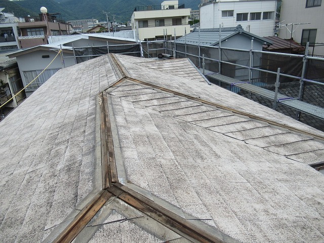 甲府市　板金浮き　板金劣化　板金撤去　下地撤去