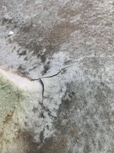 甲州市　バルコニー防水　ひび