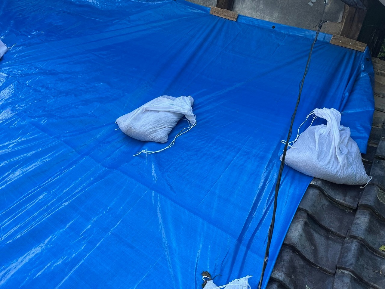 富士河口湖町　雨漏れ応急処置