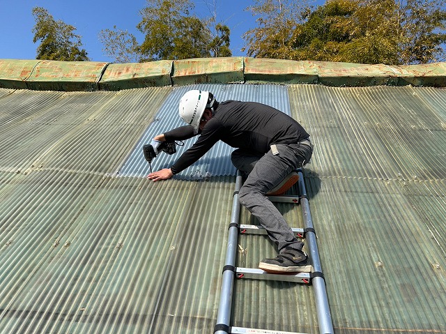 甲府市　屋根材設置