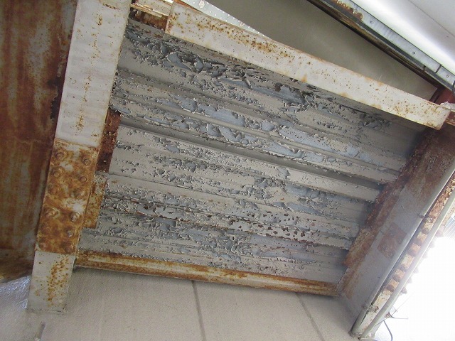 笛吹市　階段裏劣化