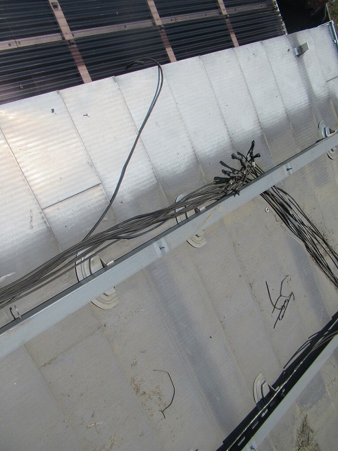 甲府市　屋根カバー工事　GMルーフ　太陽光パネル脱着