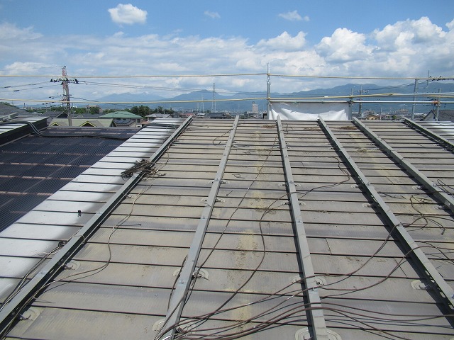 甲府市　屋根カバー工事　GMルーフ　太陽光パネル脱着