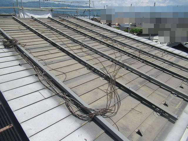 甲府市　屋根カバー工事　GMルーフ　太陽光パネル脱着