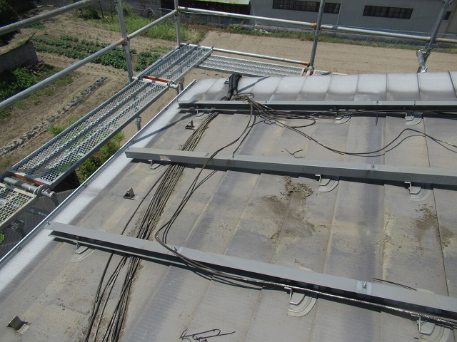 甲府市　屋根カバー工事　GMルーフ　太陽光パネル脱着