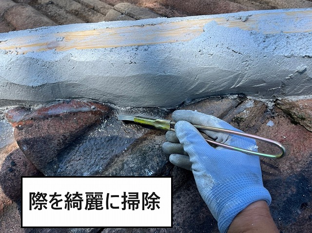 鳴沢村　棟瓦積み直し